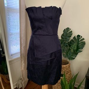 BCBG MAX AZRIA || NAVY STRAPLESS DRESS
